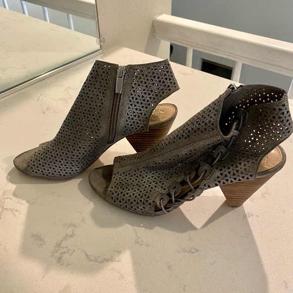 Vince Camuto wedges - Picture 3 of 9